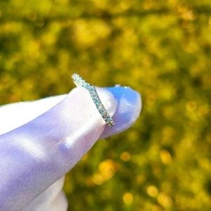 Solid 14k gold moissanite v-band